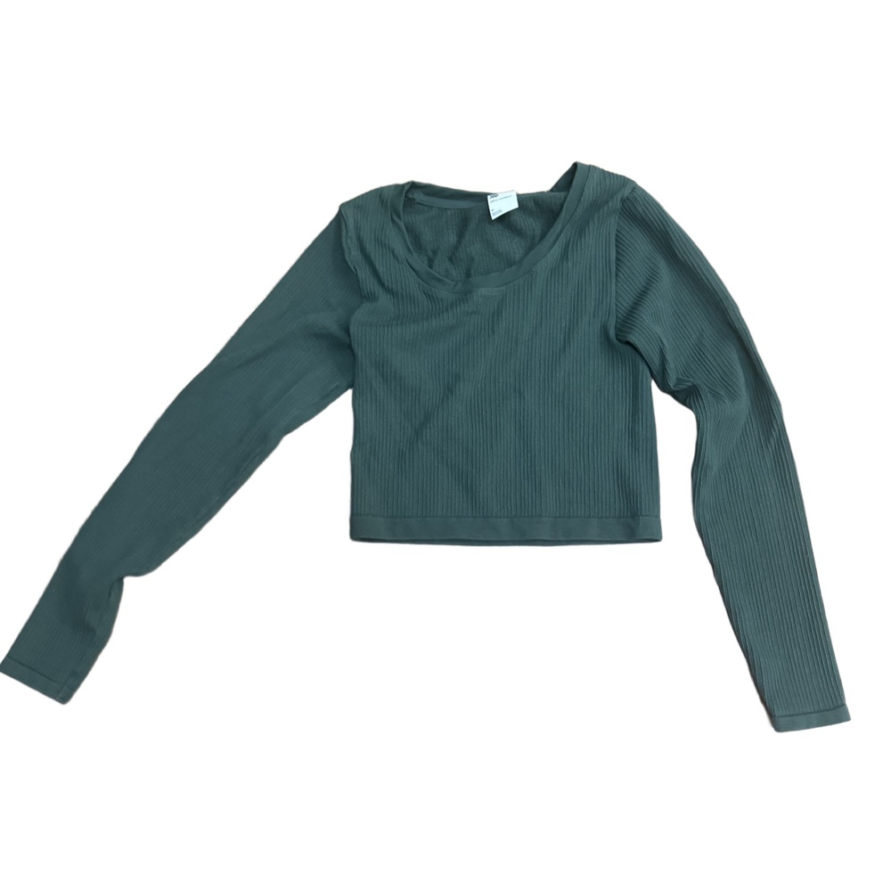 All In Motion Top Size M Dark Green Ribbed Cropped Long Sleeve Athleisure Casual